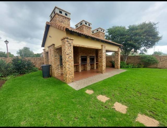 2 BEDROOM APARTMENT FOR SALE IN HALFWAY GARDENS